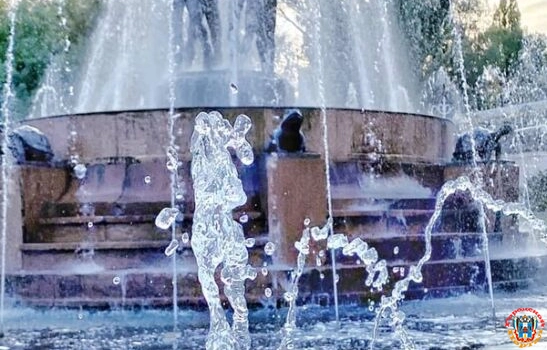 Ростовчане пожаловались на грязный фонтан у театра им. Горького