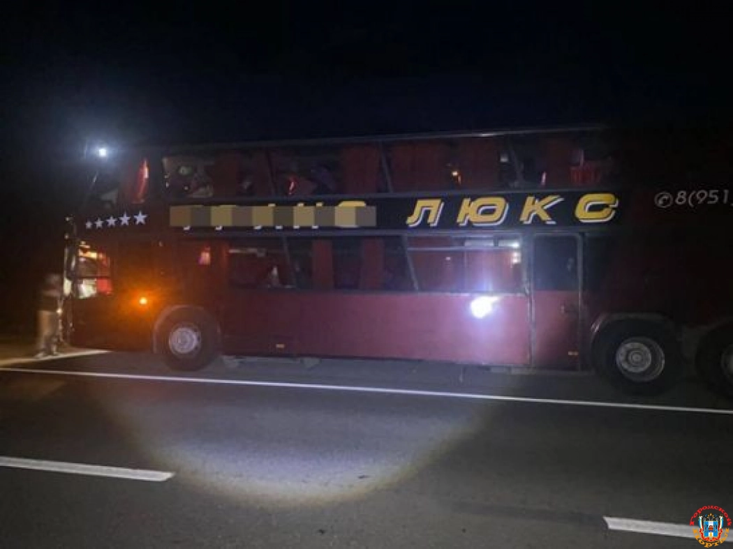 В Ростовской области в ДТП с рейсовым автобусом пострадали два парня