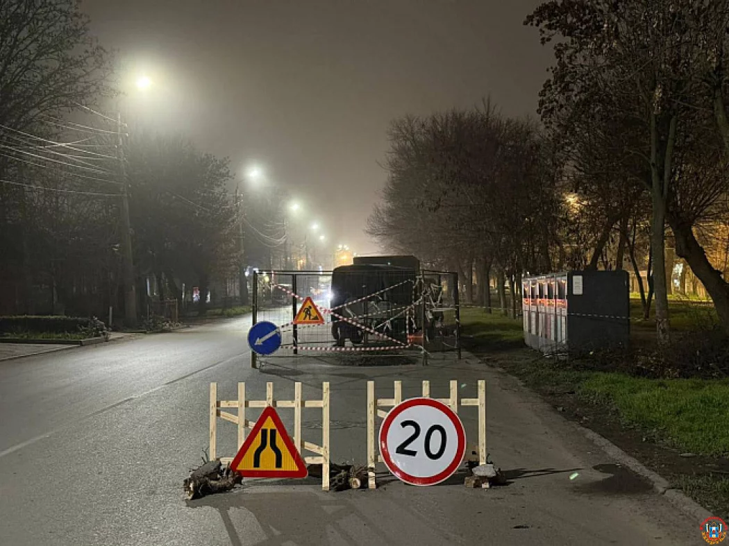 В Таганроге перекрыли участок дороги из-за аварии на канализационном коллекторе