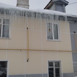 В Татарстане двое детей пострадали от падения снега с крыши