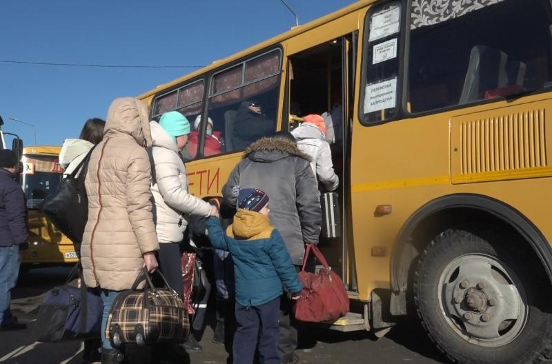 Более 19 тысяч жителей Донбасса пересекли за сутки границу в Ростовской области