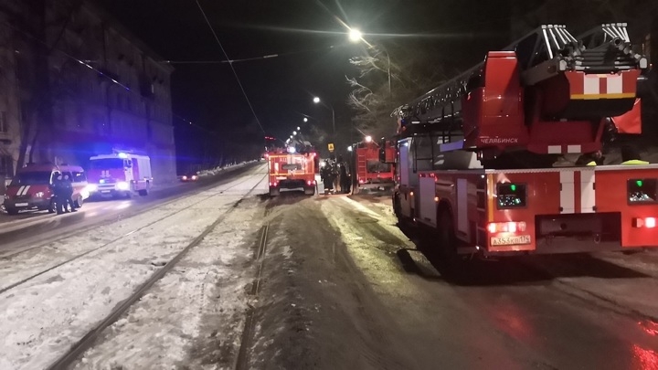 Огненный плен: в Челябинске 5 человек оказались в горящей квартире