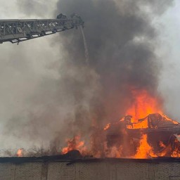 Ростов заволокло дымом из-за крупного пожара на Западном