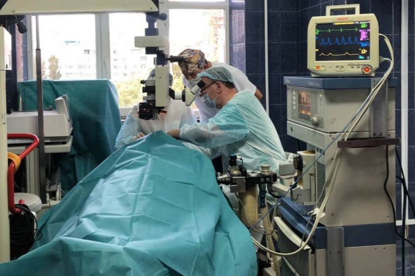 В Ростове впервые провели операцию по пересадке роговицы ребенку