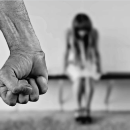 Задержан мужчина, напавший с ножом на 20-летнюю девушку в Ростовской области
