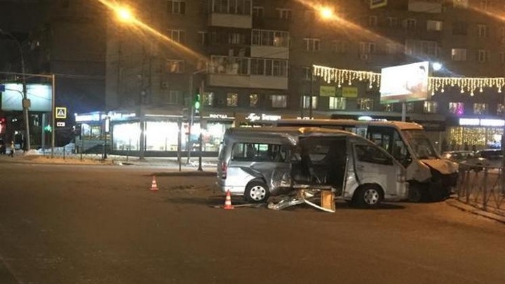 Пять женщин пострадали в ДТП с маршруткой в Новосибирске