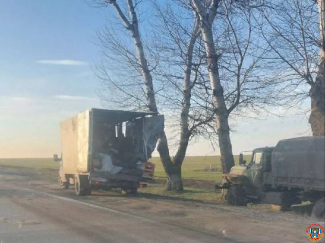 Произошло ДТП с военным грузовиком и «ГАЗелью» под Ростовом