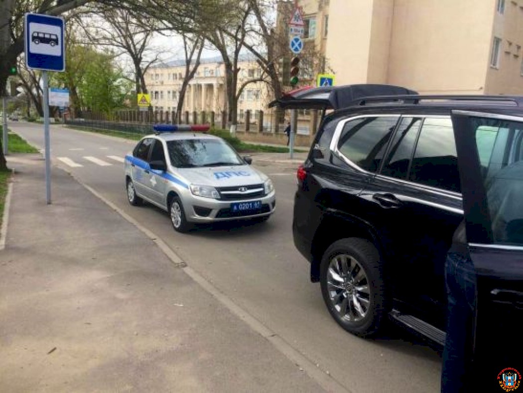 В Ростове на Мечникова водитель иномарки сбил школьника на самокате