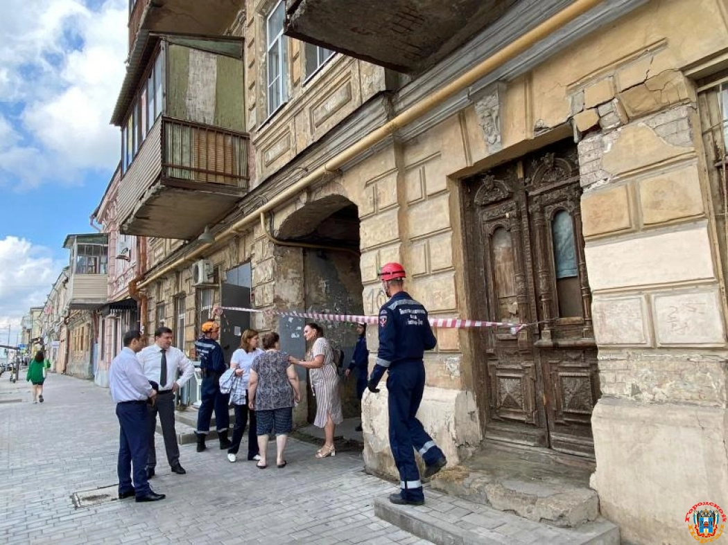 В Ростове обрушились перекрытия в старинном аварийном доме на Станиславского
