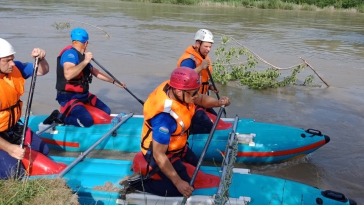 На Кубани около ста человек ищут девочку, пропавшую на реке