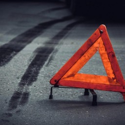 В Ростове водитель иномарки врезался в столб и погиб