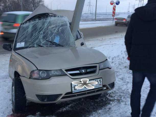 Несшегося на бешеной скорости по трассе автолюбителя остановил бетонный столб под Ростовом