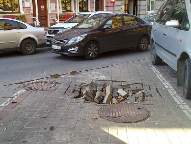 Приподнять веки чиновникам предложил уставший от жутких ям ростовчанин Приподнять веки чиновникам предложил уставший от жутких ям ростовчанин