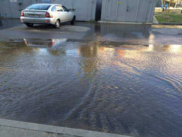 В Ростове продолжается потоп уже 12 часов, а Водоканал презентовал убогий заборчик и исчез