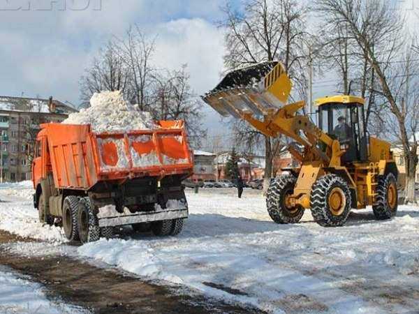 Полторы сотни снегоуборочных машин спасают заметенный мокрым снегом Ростов