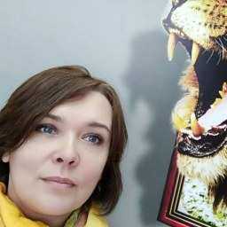 Неподражаемую Елену Романову поздравляют с днем рождения друзья и коллеги