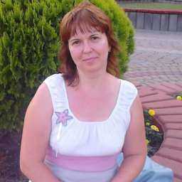 Влюбленную в школу учительницу начальных классов поздравила с профессиональным праздником ее семья