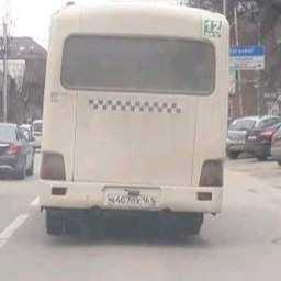 Чокнутая маршрутка без стоп-сигналов наводила леденящий ужас на водителей Ростова