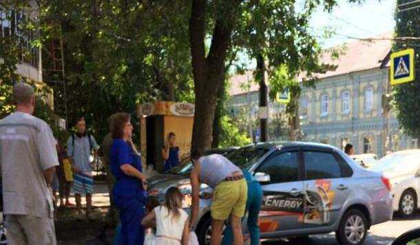 Водитель Datsun сбил женщину на пересечении Соколова и Красноармейской в Ростове