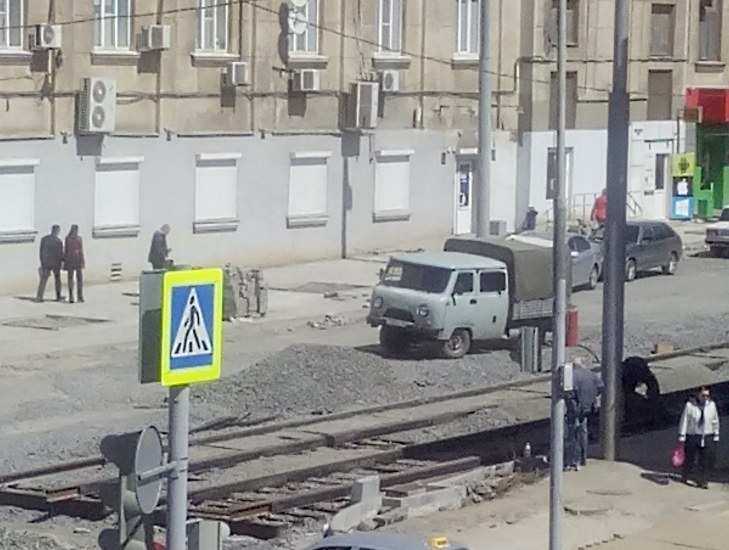 Укладка рельсов на Станиславского подобралась к Ворошиловскому проспекту в Ростове