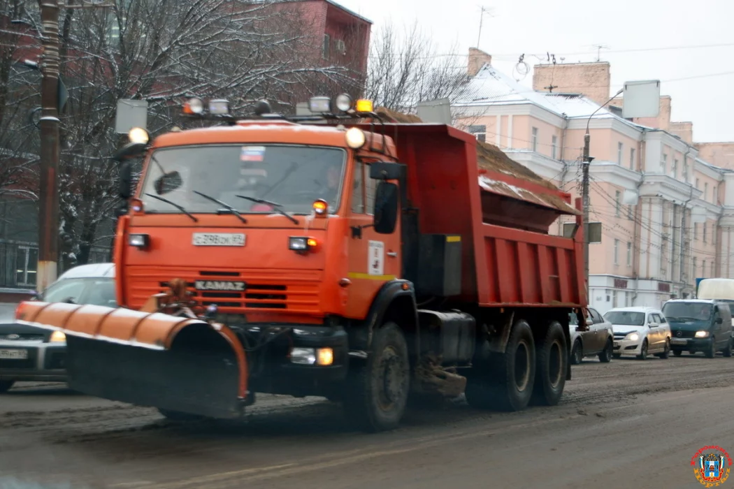 В Ростове на уборку первого снега вышли 114 спецмашин