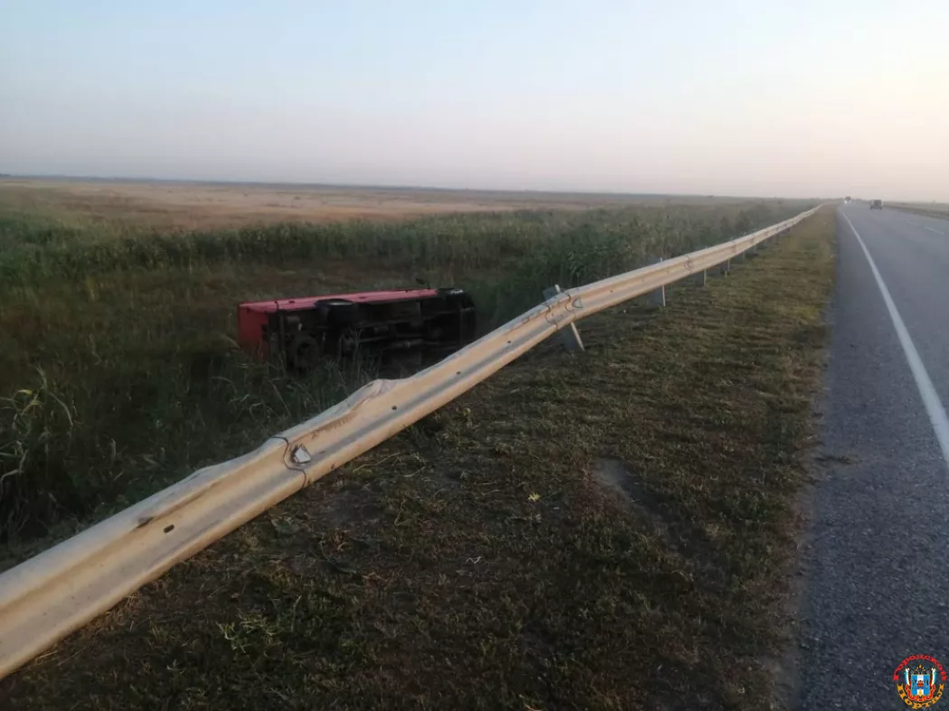 В Ростовской области водитель Mercedes Benz заснул за рулем и погиб в ДТП