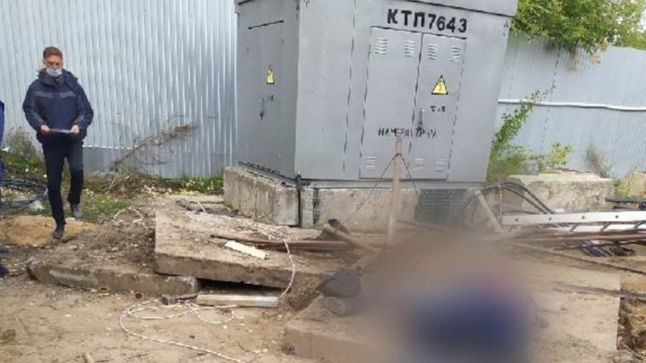 В Казани двух рабочих придавило бетонной плитой