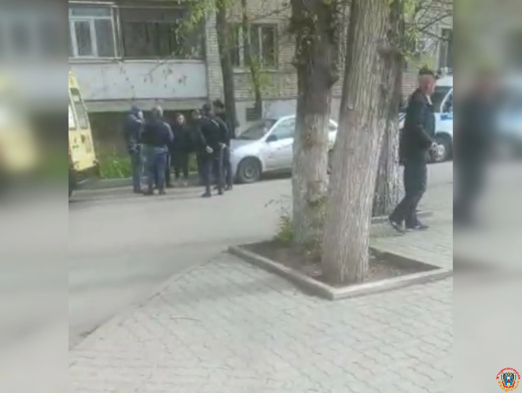Вооруженного мужчину задержали возле кадетской школы в Ростове