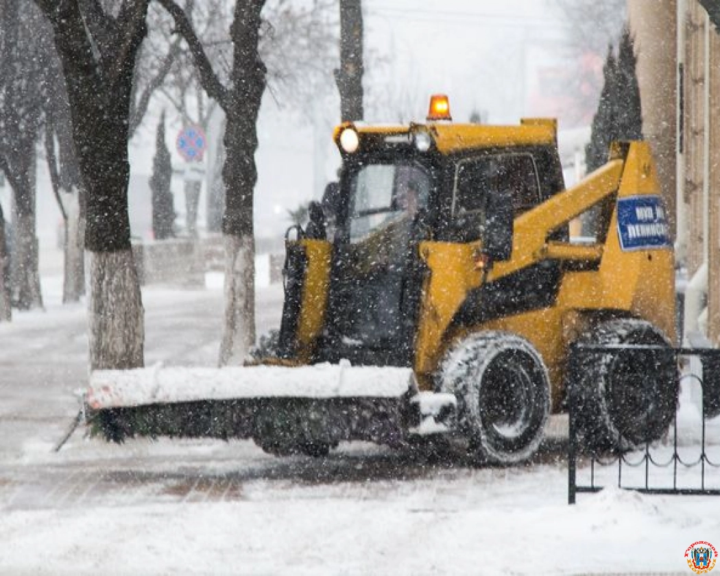 Из-за сильного снегопада перекрыли две дороги в Ростовской области