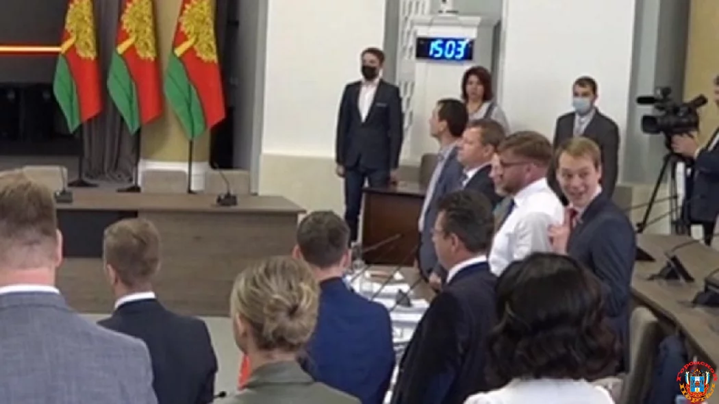 Липецкий депутат спел гимн СССР во время сессии