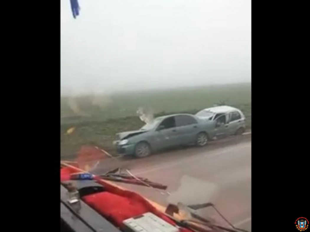 На трассе в Ростовской области в массовом ДТП двое погибли и двое пострадали