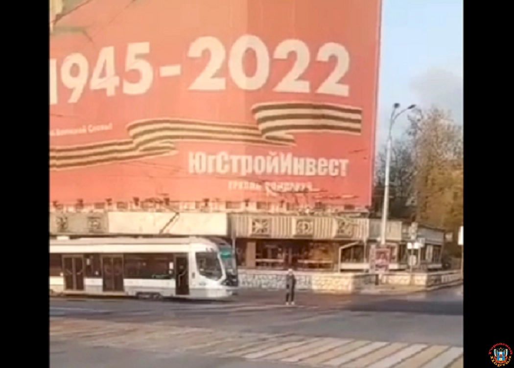 На Театральной площади в Ростове трамвайные пути закатали в асфальт