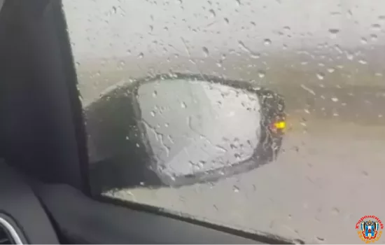 О дожде на автодороге М-4 «Дон» предупредили водителей Ростовской области