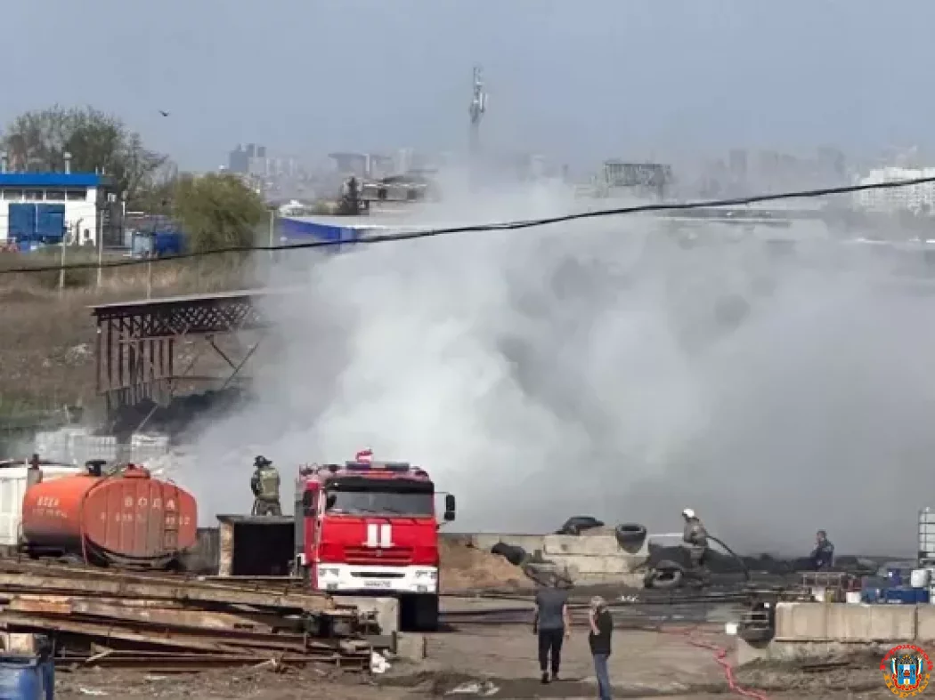 Сгорела площадка для переработки шин в Батайске