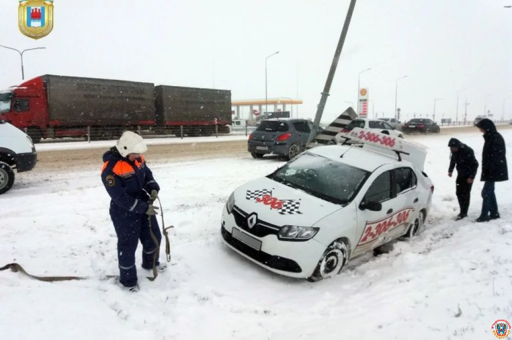 Тягачи и пункты обогрева на случай непогоды на Дону, готовят Экстренные службы