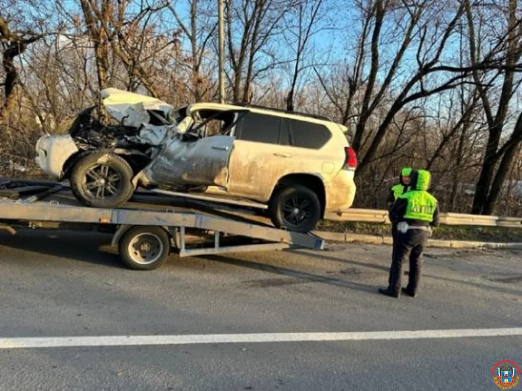 В Ростове 19-летний водитель внедорожника пострадал в ДТП с тягачом