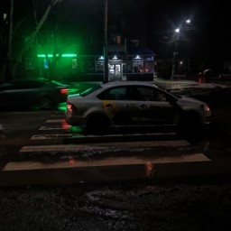 В Таганроге 17-летняя девушка попала под колеса иномарки