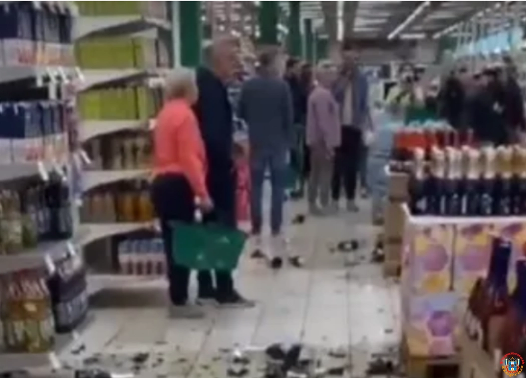 На Северном в Ростове мужчина затопил супермаркет шампанским