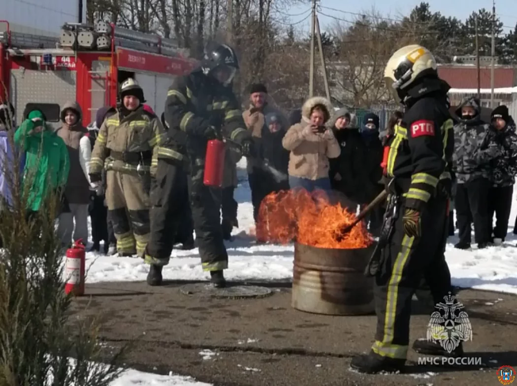 Спасенная жизнь и ликвидация последствий аварий: как прошла пятница у донских спасателей Спасенная жизнь и ликвидация последствий аварий: как прошла пятница у донских спасателей