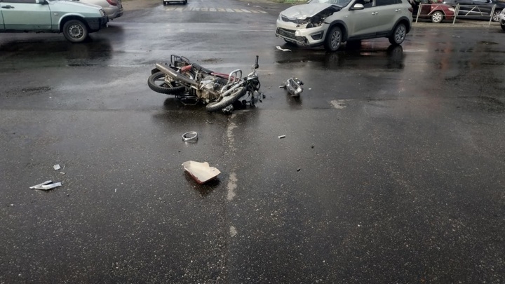 В ДТП на башкирской трассе пострадали подростки на мопеде В ДТП на башкирской трассе пострадали подростки на мопеде