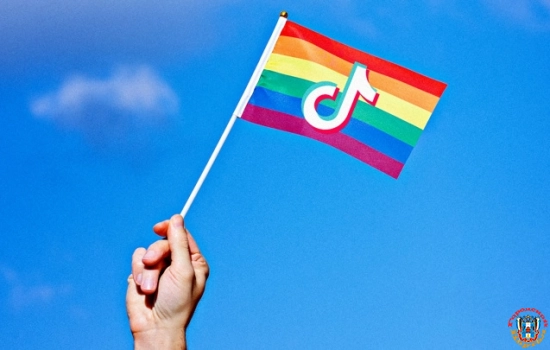 TikTok оштрафовали за ЛГБТ-пропаганду, а Twitch – за фейки