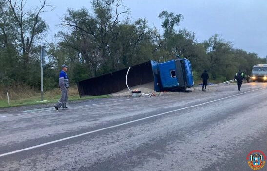 В ДТП по пути из Ростова в Волгодонск пострадал 31-летний водитель КамАЗа