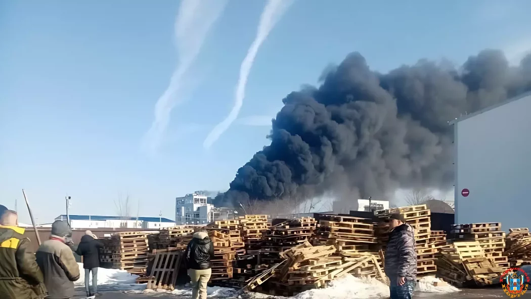 В Ростов транспортировали двух пострадавших при пожаре на заводе в Шахтах
