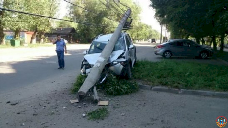 Водителя ВАЗа раздавил насмерть столб в Ростовской области