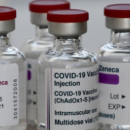 Какая вакцина лучше: проблемы AstraZeneca топят Ангелу Меркель