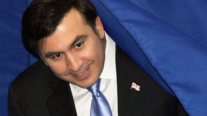 Саакашвили заявил, что его залечили, а он "сделал" флаг