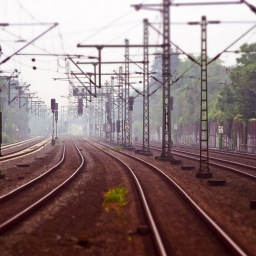 В Ростове на территории железной дороги током убило пожилого мужчину