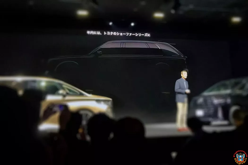 «Японский ответ» Rolls-Royce на дороге: фото роскошного внедорожника Toyota Century позволяют оценить габариты