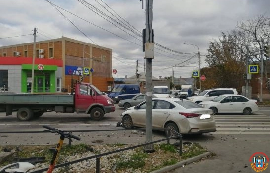 В ДТП на Мадояна в Ростове пострадали два автомобилиста