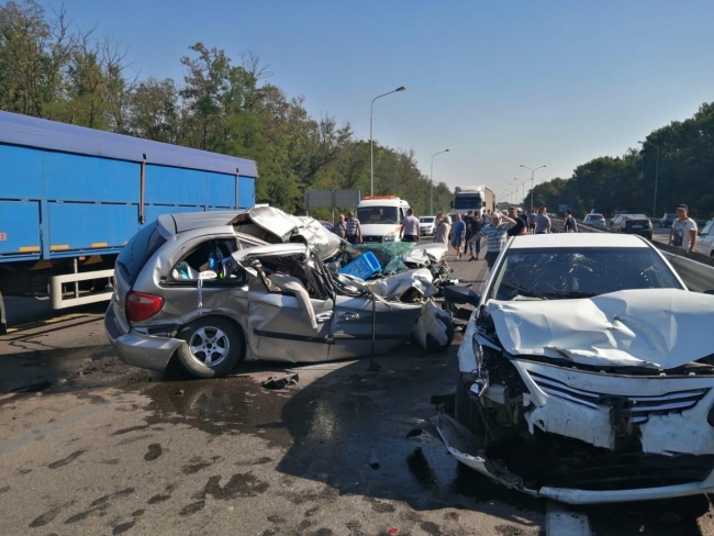 Появились подробности страшной аварии под Ростовом, где пострадали семь человек
